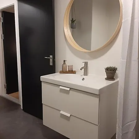 公寓 Mini-lejlighed Med Kokken - Deler Bad Og Toilet Med Nabolejlighed 2 *